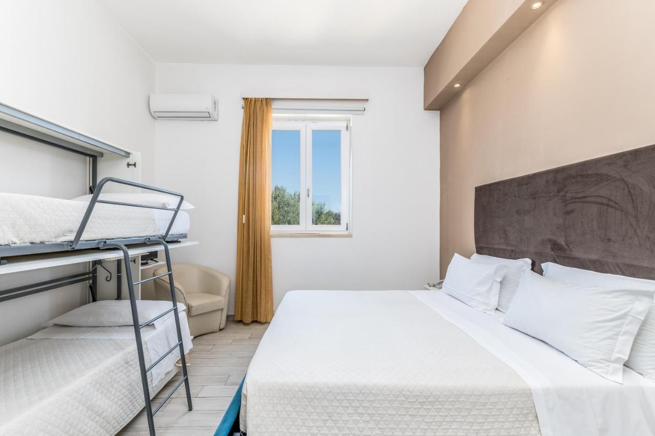 Hotel Reverse Torre Santa Sabina Luaran gambar
